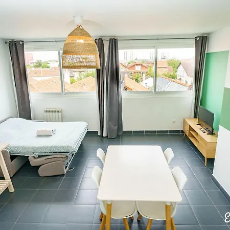 Parking Rue Gratuit - 20 Pour Cent Sur Escale-Marne,Fr - De 1 A 10 Personnes - Vue Panoramique, Lave Linge, 10Mn Metro 8, Rer A - Garde A Bagage Gratuite 24-7 - 2Eme Etage Appartement Maisons-Alfort Buitenkant foto