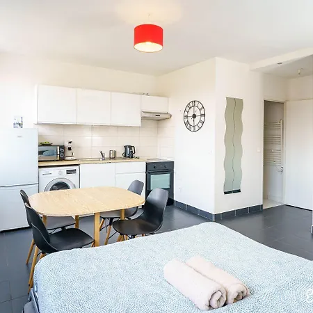 Parking Rue Gratuit - 20 Pour Cent Sur Escale-Marne,Fr - De 1 A 10 Personnes - Vue Panoramique, Lave Linge, 10Mn Metro 8, Rer A - Garde A Bagage Gratuite 24-7 - 2Eme Etage Appartement Maisons-Alfort Kamer foto