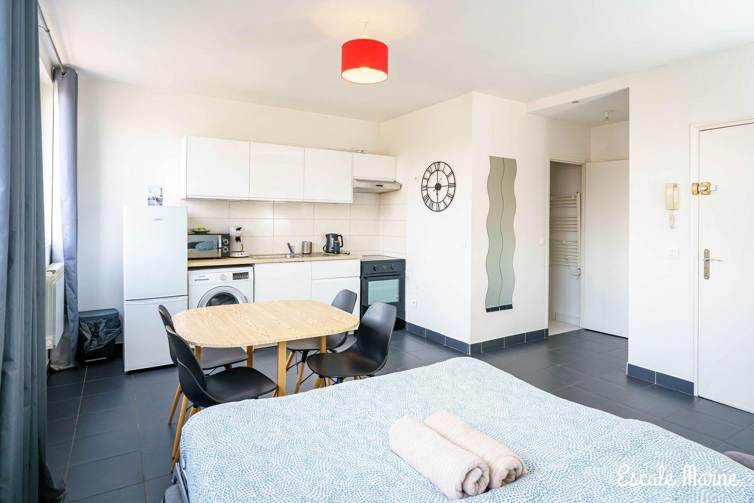 Appartement Parking Rue Gratuit - 20 Pour Cent Sur Escale-marne,fr - De 1 A 10 Personnes - Vue Panoramique, Lave Linge, 10mn Metro 8, Rer A - Garde A Bagage Gratuite 24-7 - 2eme Etage