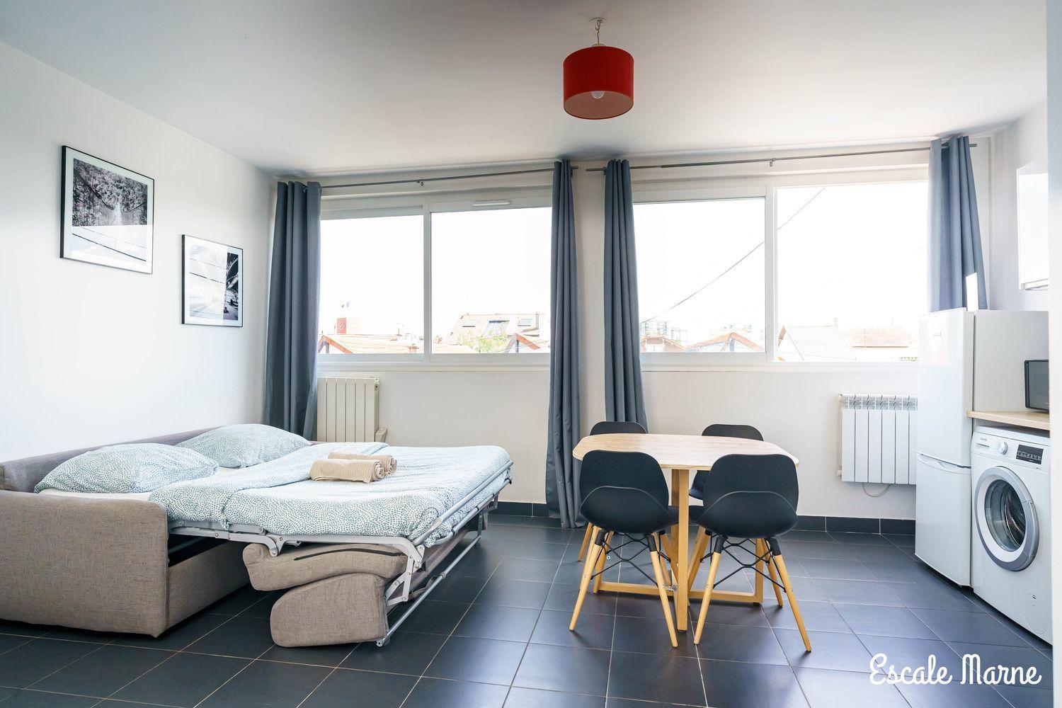 Apartment Escale-marne Fr - 202 - Free Parking - Free Luggage Storage - Equipped - Linen Included - Washing Machine - 10mn Walk Metro 8 - Rer A - Panoramic View - From 1 To 14 Guests *