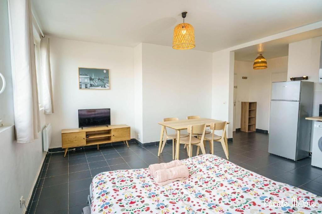 Apartment Escale-marne Fr - 202 - Free Parking - Free Luggage Storage - Equipped - Linen Included - Washing Machine - 10mn Walk Metro 8 - Rer A - Panoramic View - From 1 To 14 Guests *